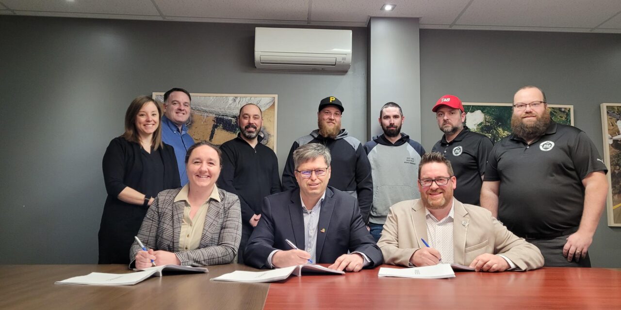 LES COLS BLEUS DE ROUYN-NORANDA SIGNENT